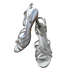 Touch Ups Glittering Silver Heels Size 7‎